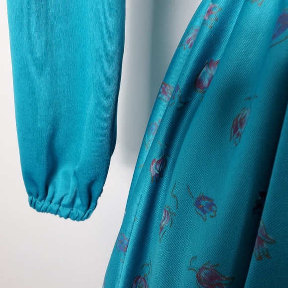 1970s Unlabeled Blue Floral, Polyester Dress - Picture 3 of 4
